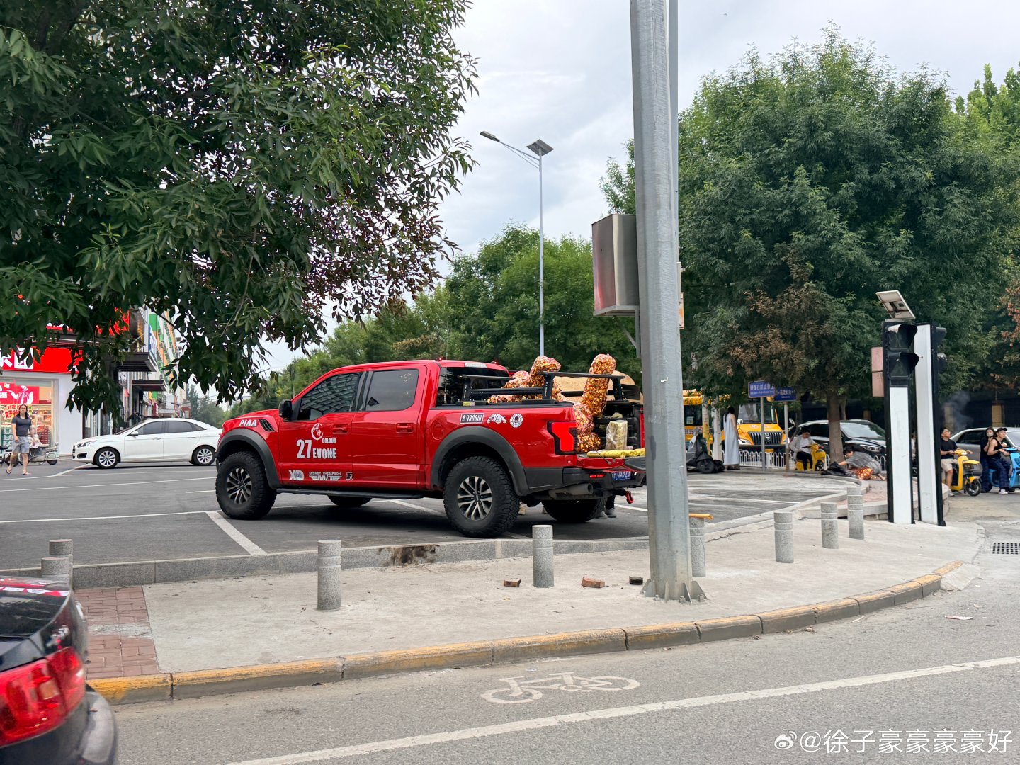 现在这个大环境是一言难尽啊……猛禽大哥都得出来卖纸钱了……​