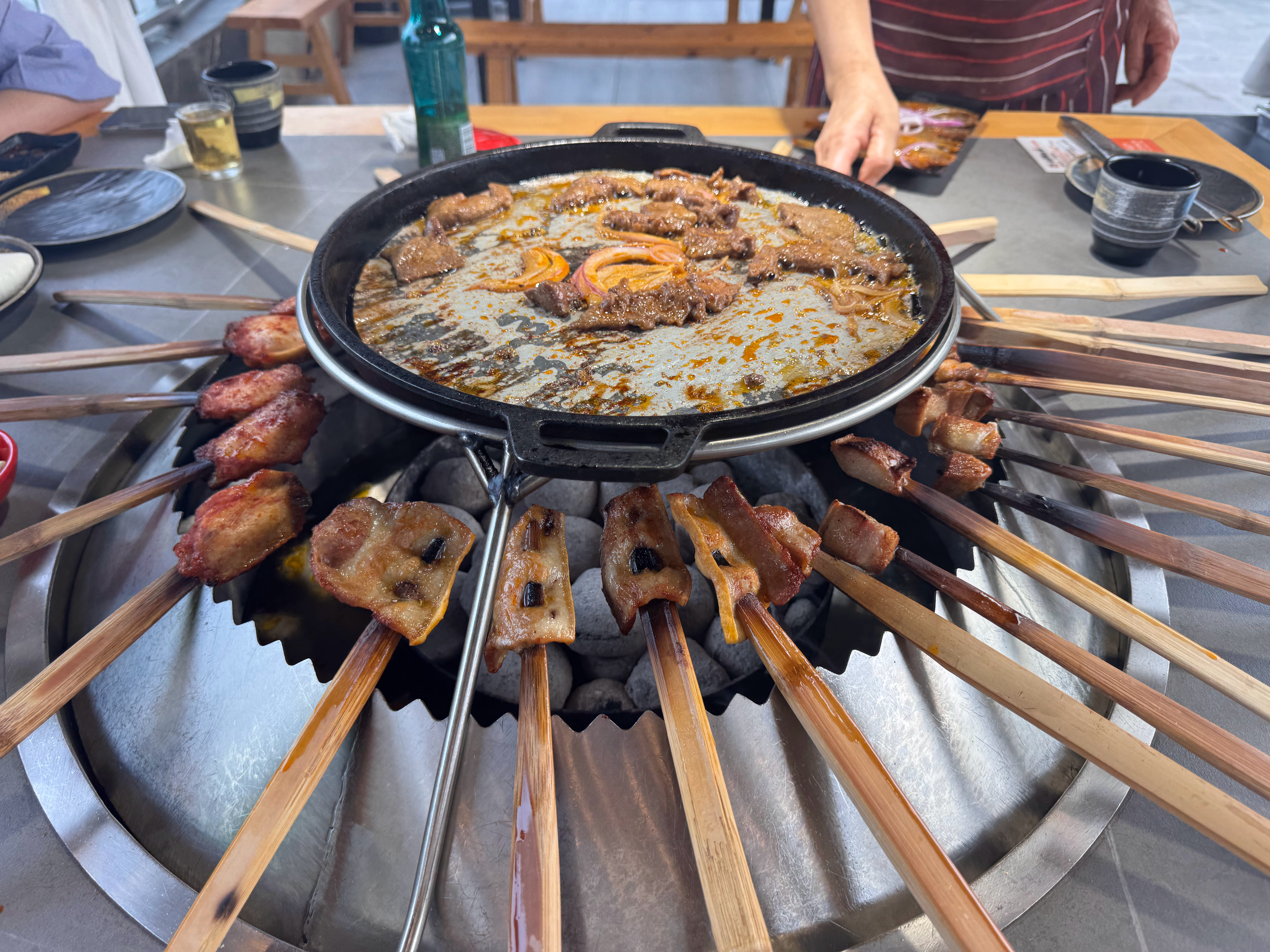 吃晚饭了吗？今晚吃西昌烤肉，太幸福了！[比心]​​​