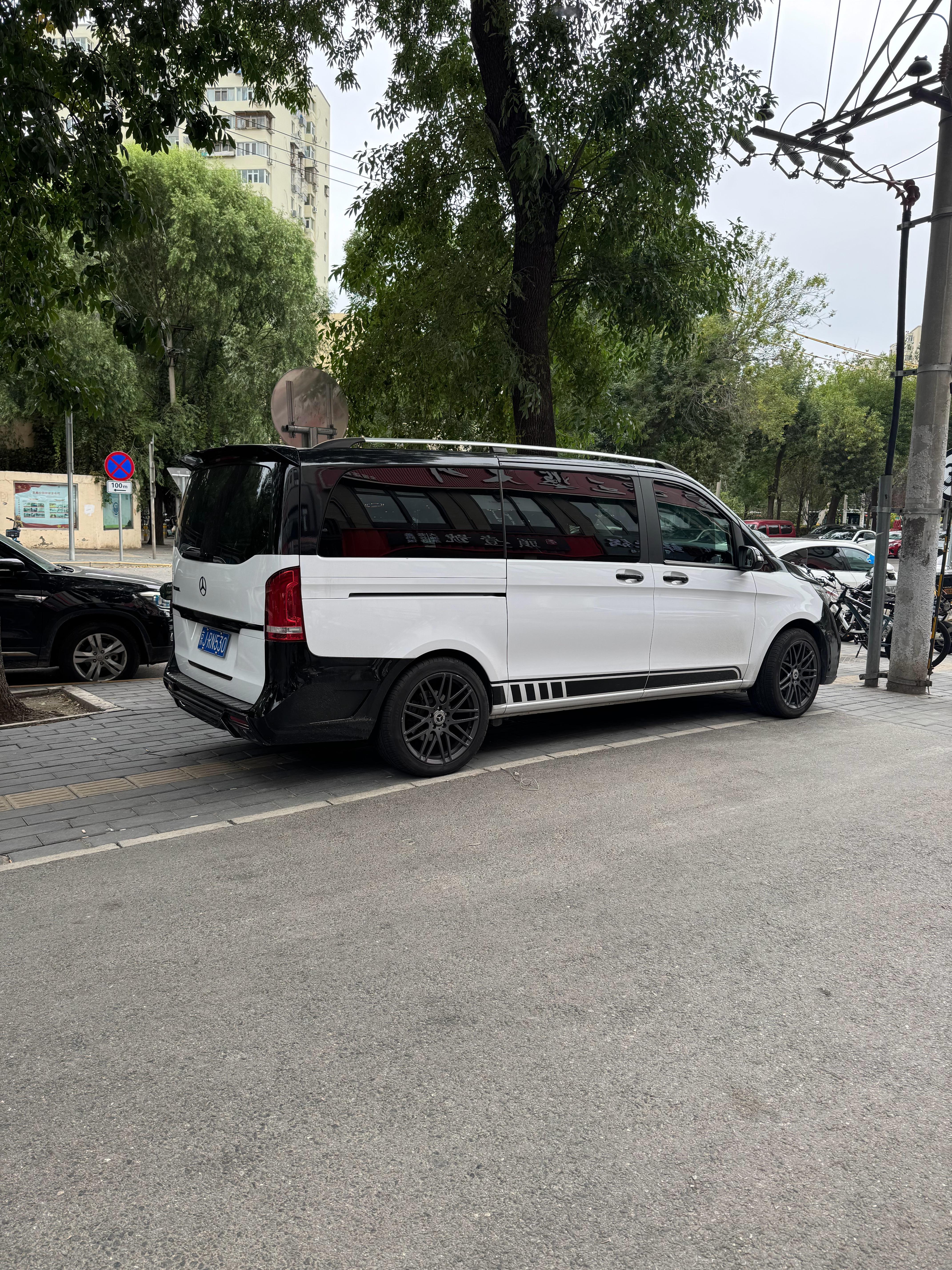 两台帅的MPV​​​