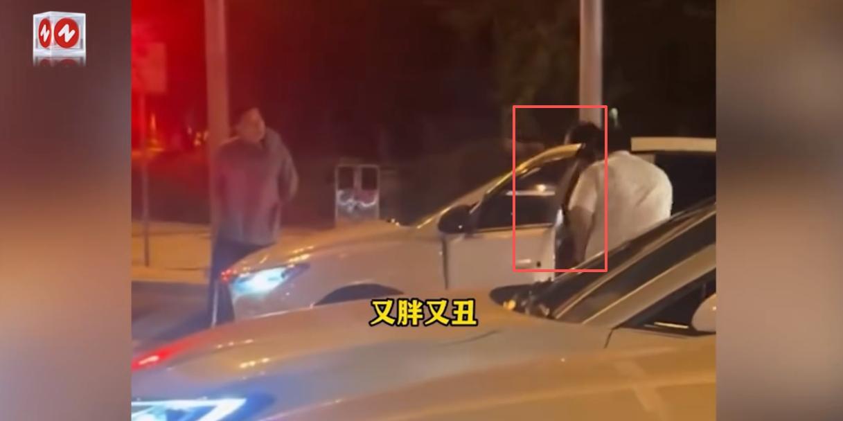 “笑不活了！”近日，安徽合肥，一女司机开车在路上突然狂按喇叭，让前方骑电动车的男