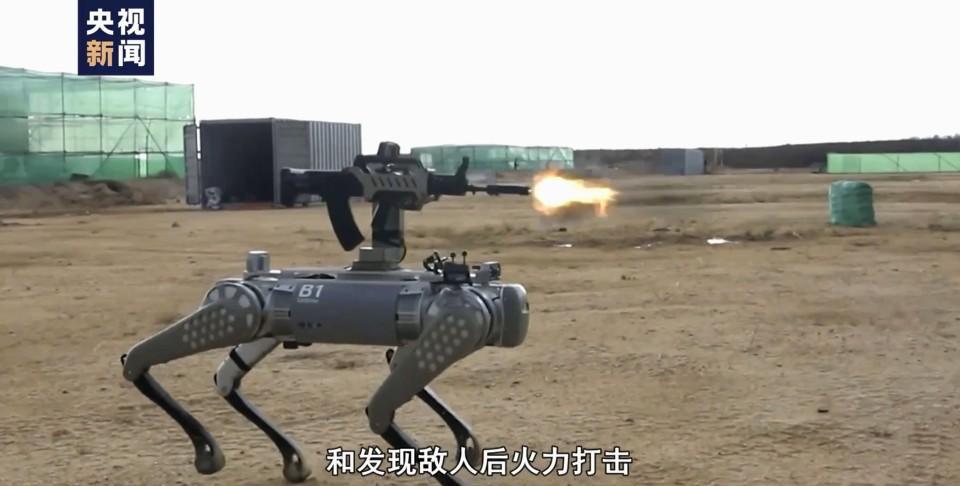中国陆军变天了！这次不是换枪换炮，而是士兵身边多了一头“狼”，还能指挥会飞的“猎