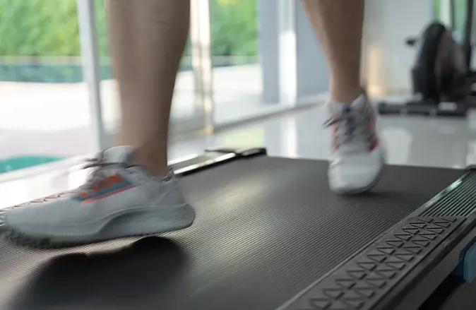 33岁程序员午休健身猝死，人社局不认工伤，公司却拼尽全力帮员工打官司维权，法院的