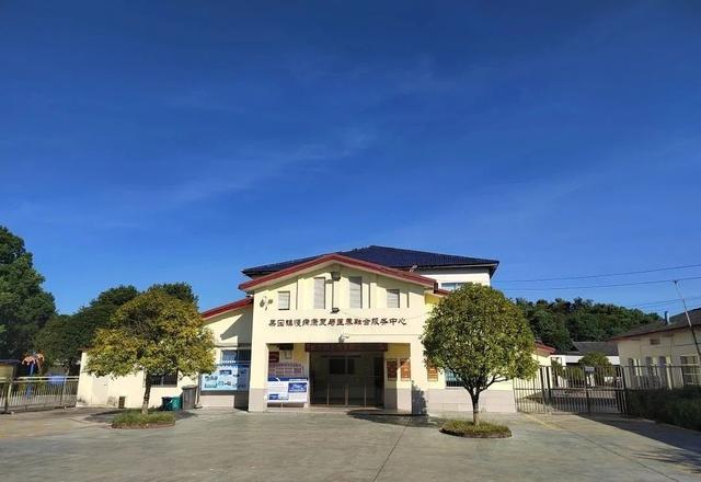 我老家一个兄弟，最近被相亲折腾得够呛，现在见人就叹气：有些三十大几还没结婚的女人