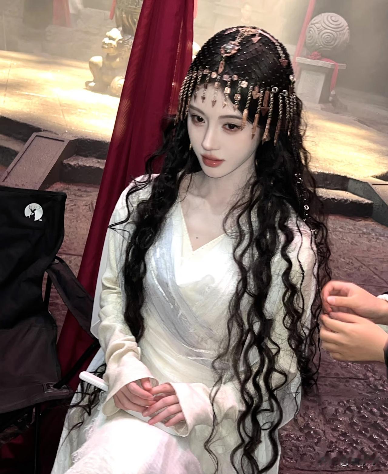 粉丝和路人吵翻天了！鞠婧祎月薪25万落户上海，网友：这数字太扎心了！最近鞠婧