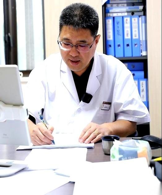 刷到个东西，手都凉了。说抑郁症，每复发一次，你大脑的“复原”能力就掉一大截。