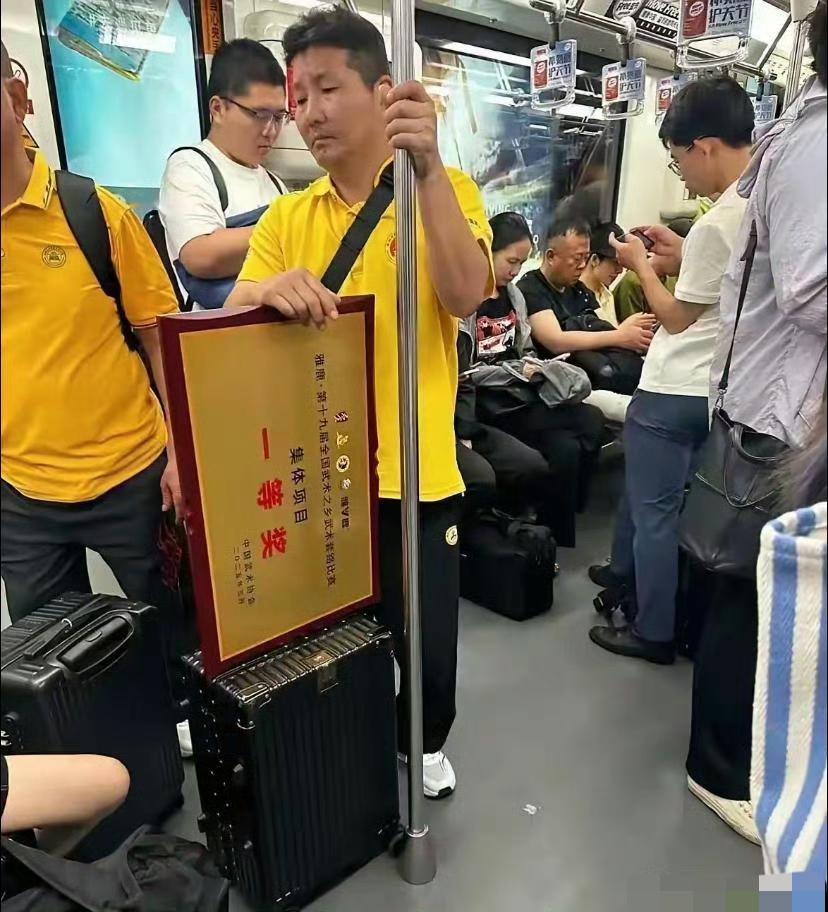 拿了一等奖怎么好像不太高兴呢