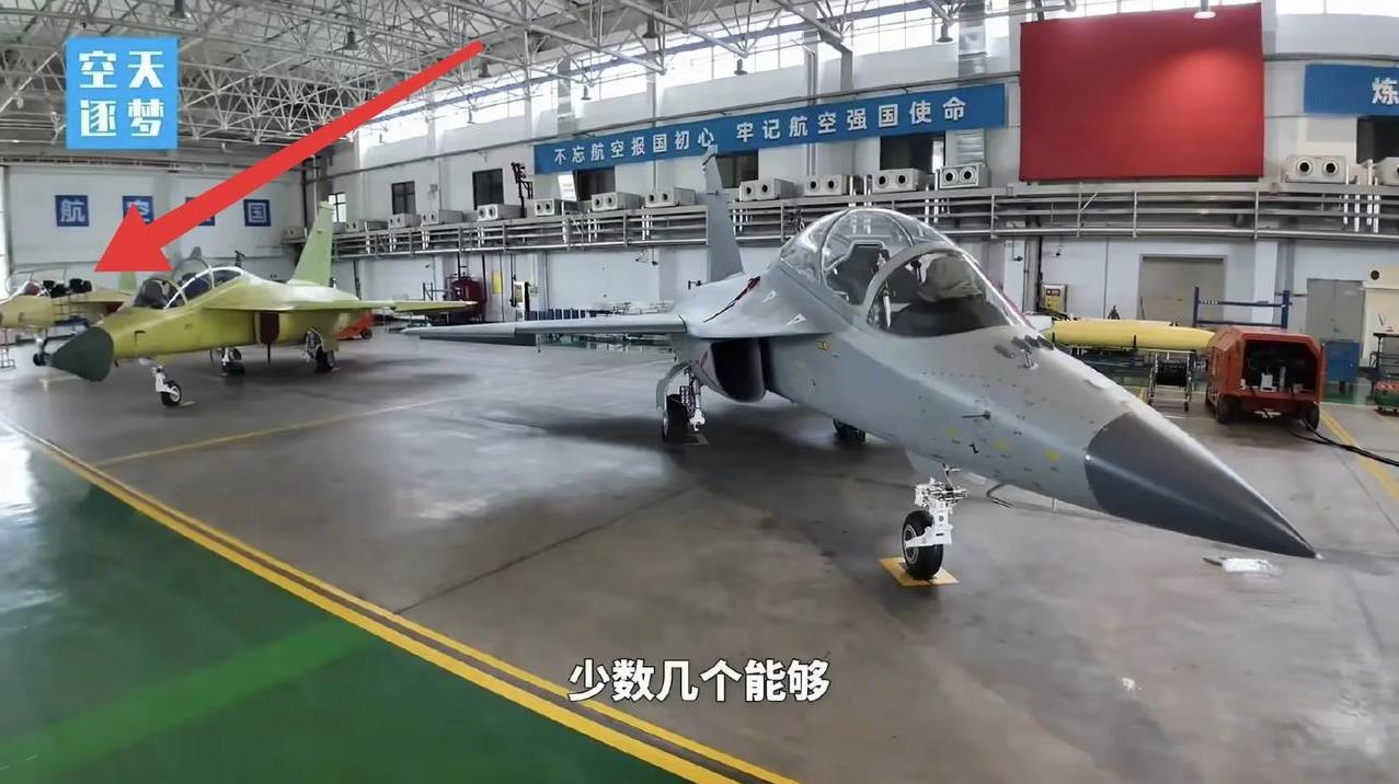 中国海军第四款固定翼舰载机突然亮相！近日央视庆祝解放军建军98周年的专题节目中