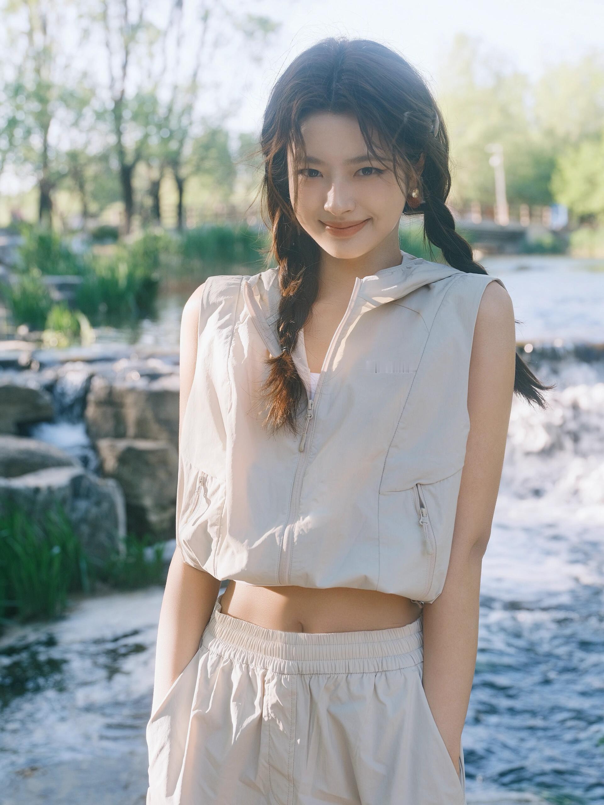 徐若晗再过几天当民国人了快看看这个运动双马尾风的小女孩呀，过几天就要进组当民国