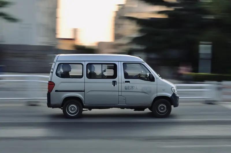 家用七座MPV怎么选？关键看预算和需求。预算有限可考虑五菱星光730，10万左