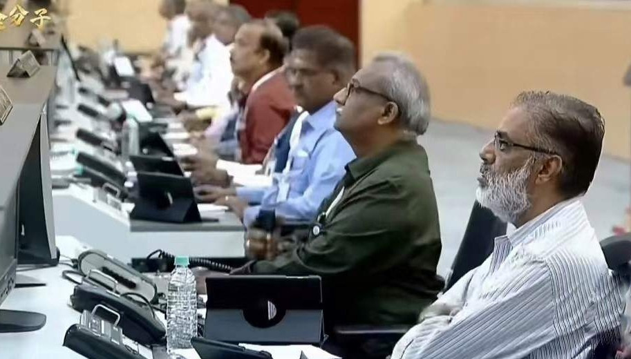 咱们的神舟飞船每次都能像班车一样，准时准点发射且成功回收，其丝滑程度甚至让世界上