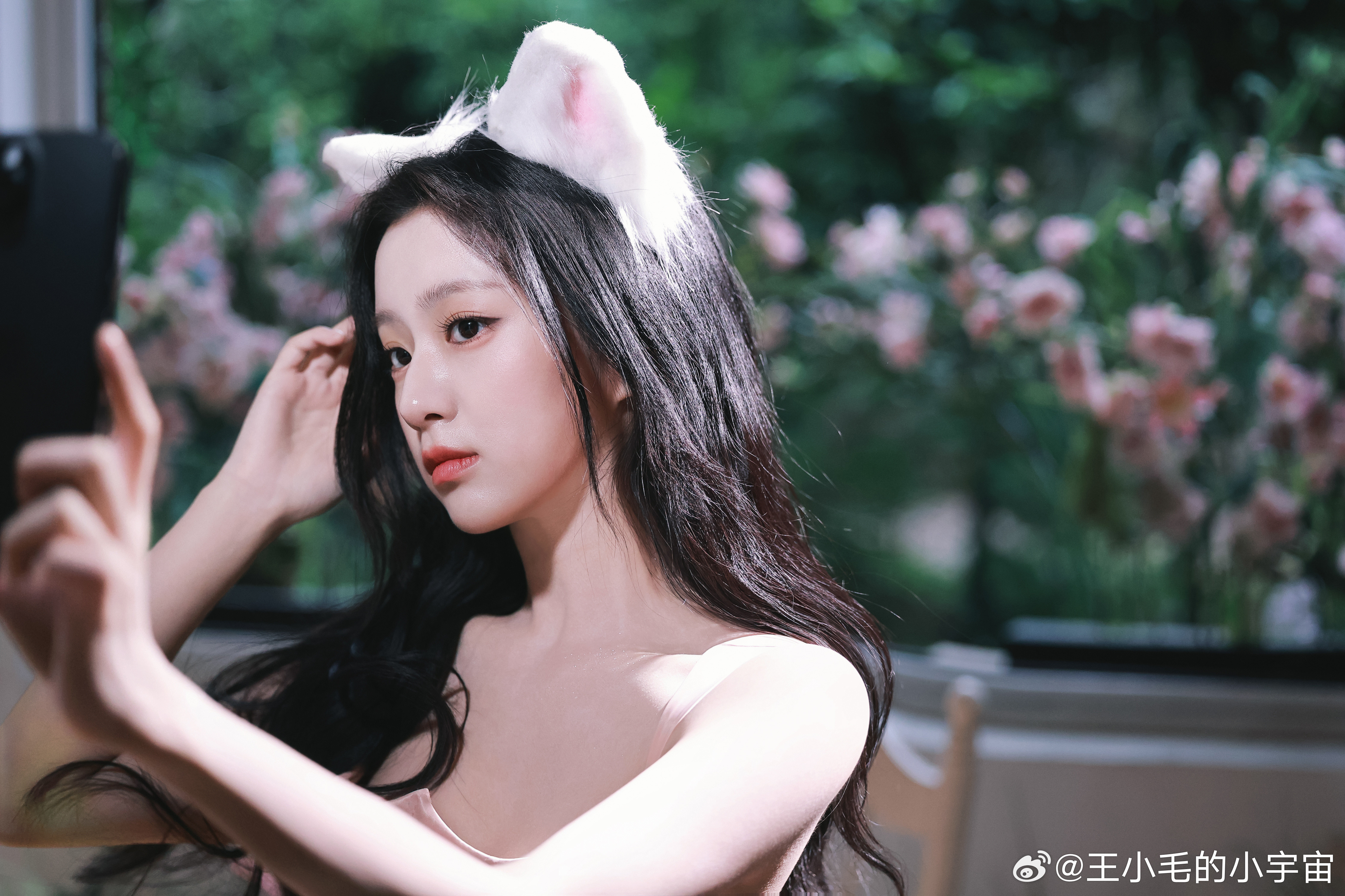 包上恩萌神包上恩不愧是我的心头爱呀！化身小猫咪的她，那又拽又萌的劲儿，直接把