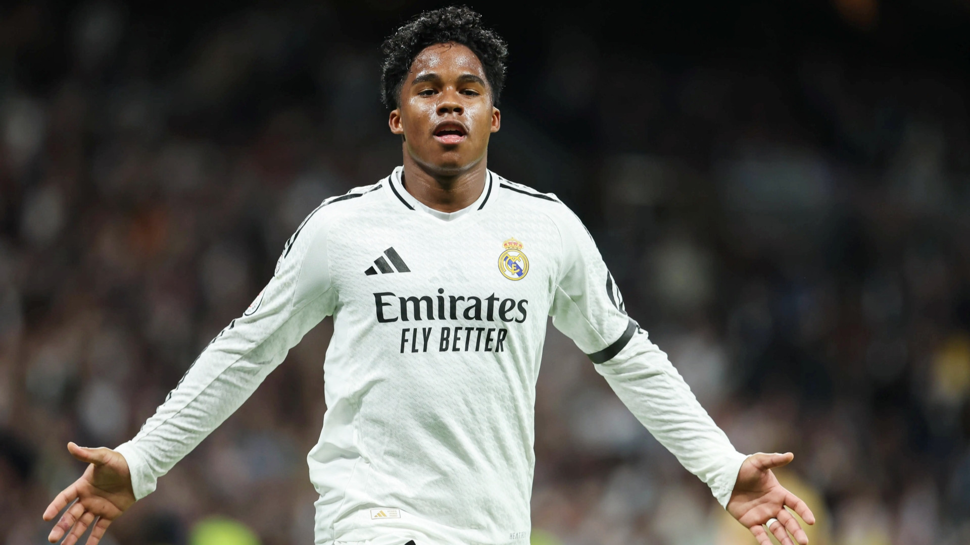 皇马与里昂就恩德里克转会达协议，巴西小将冬窗转会，将以租借形式效力半年时间。恩