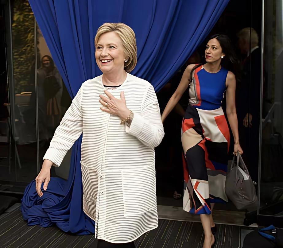 希拉里这人气，是真的不低呀！这个女人，能力实力影响力，那是一个也不输，特别是在