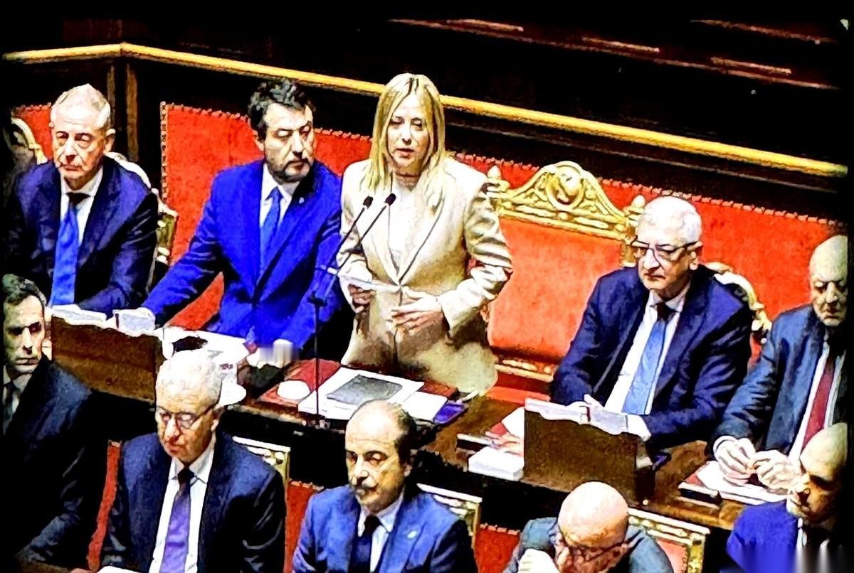 你家的传家宝，放银行保险柜里，结果有一天银行跟你说，这东西现在是它的，不是你的。