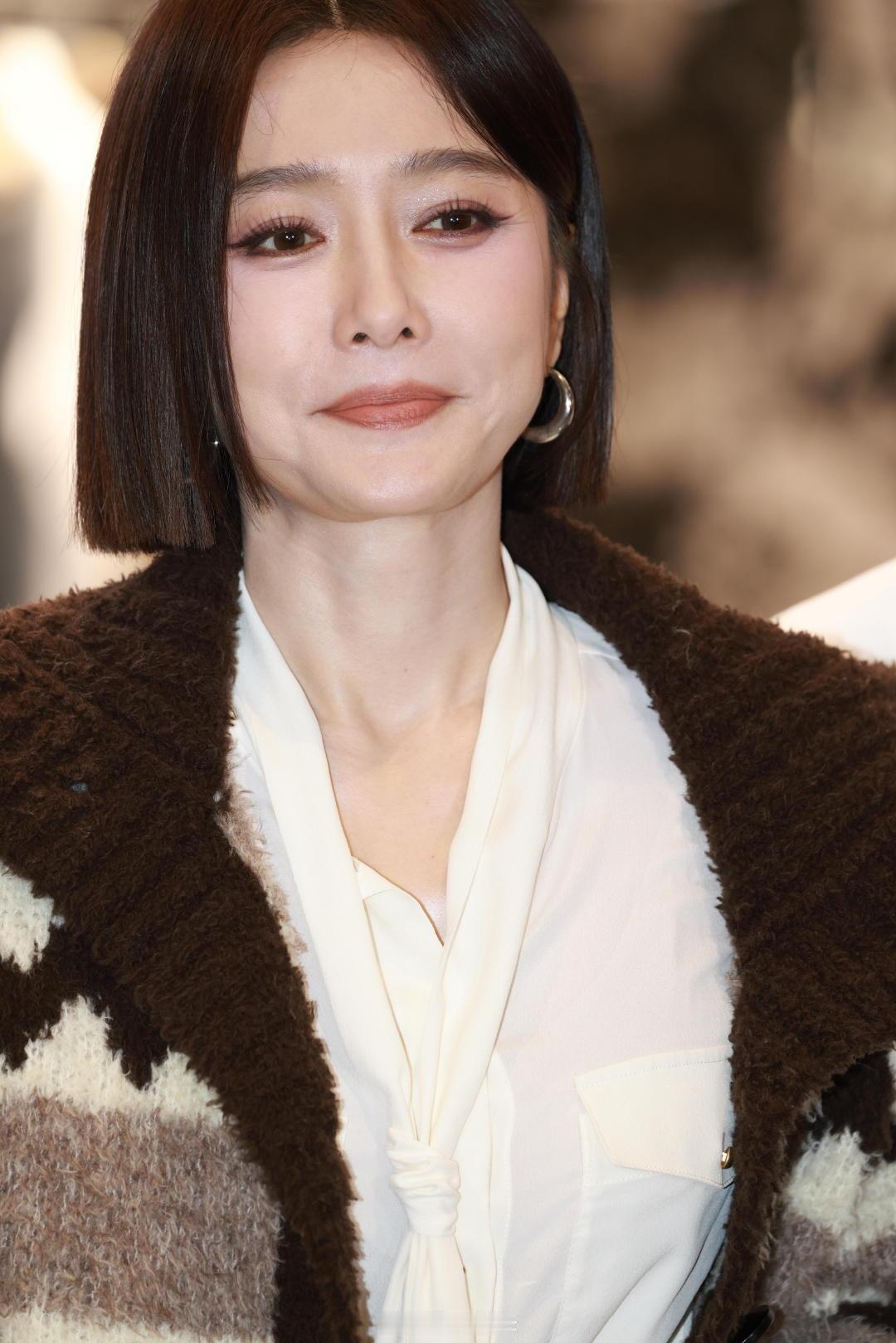 秦岚被放这么大都好美啊​