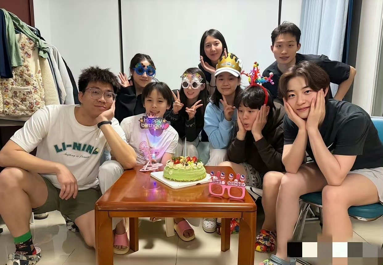 全红婵陈芋汐全红婵19岁生日现场曝光！陈芋汐惊喜现身，姐妹情深打破争议​​​