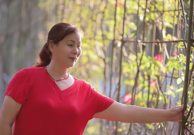 年过花甲的阿姨相亲提出择偶条件，瞬间引来不少热议。女方要求男方备好五十万彩礼