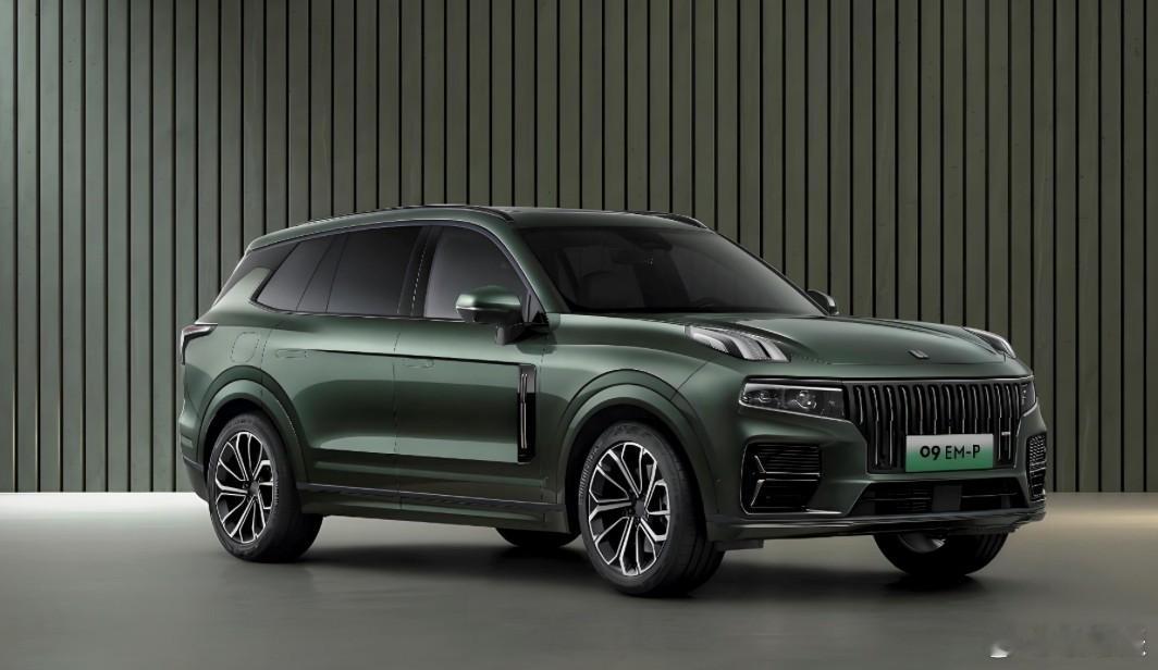 领克即将推出次旗舰SUV800，填补中大型SUV市场空白。该车设计延续领克家族