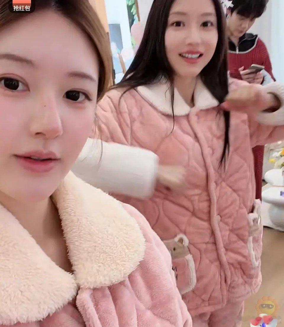 因剧结缘吧，现在曾黎和赵露思好像关系还不错