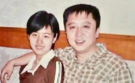 1998年，于谦爱上了白慧明，遭到白慧明父母的强烈反对，因为于谦没有正经工作，整