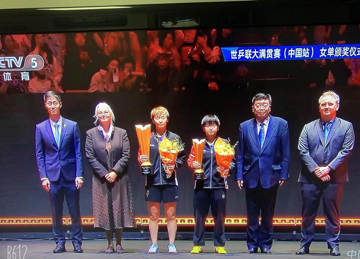 王曼昱赢了，左手一拧，世界第一回来了。44分钟，没叫一次暂停，俩人硬刚到底。