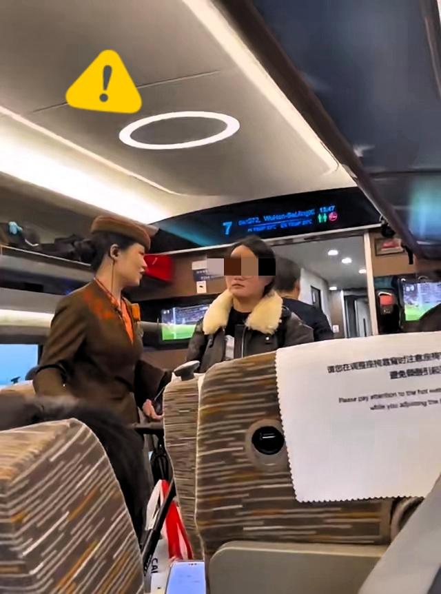 太气人了！11月7日，G72次高铁马上要到站了，乘客们收拾好行李准备下车，谁料，