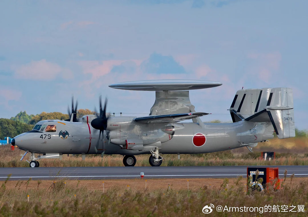 日本E-2D相对于美军同型号最大的改进就是增加马桶。对于美国海军来说，马桶并不是
