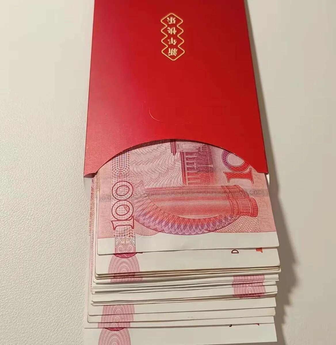 今年过年不买东西了每年买年货都是一袋米，一桶油，一斤茶叶，今年直接给钱了，一共