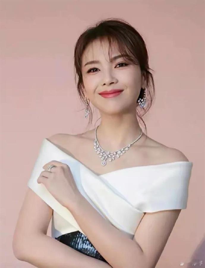 刘涛去了百厨变刘饕都说刘涛自带端庄大气的气质，结果一进百厨大战瞬间破功，化身快乐