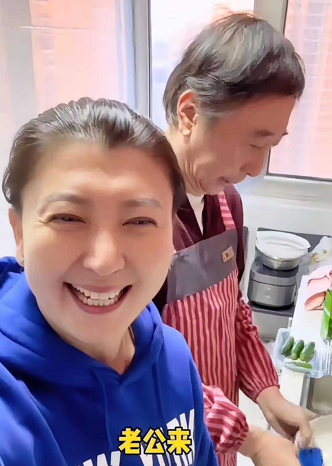 不少人质疑曲协主席冯巩与闫学晶整天拍短视频是“不务正业”，吐槽曲协“不管业务、没