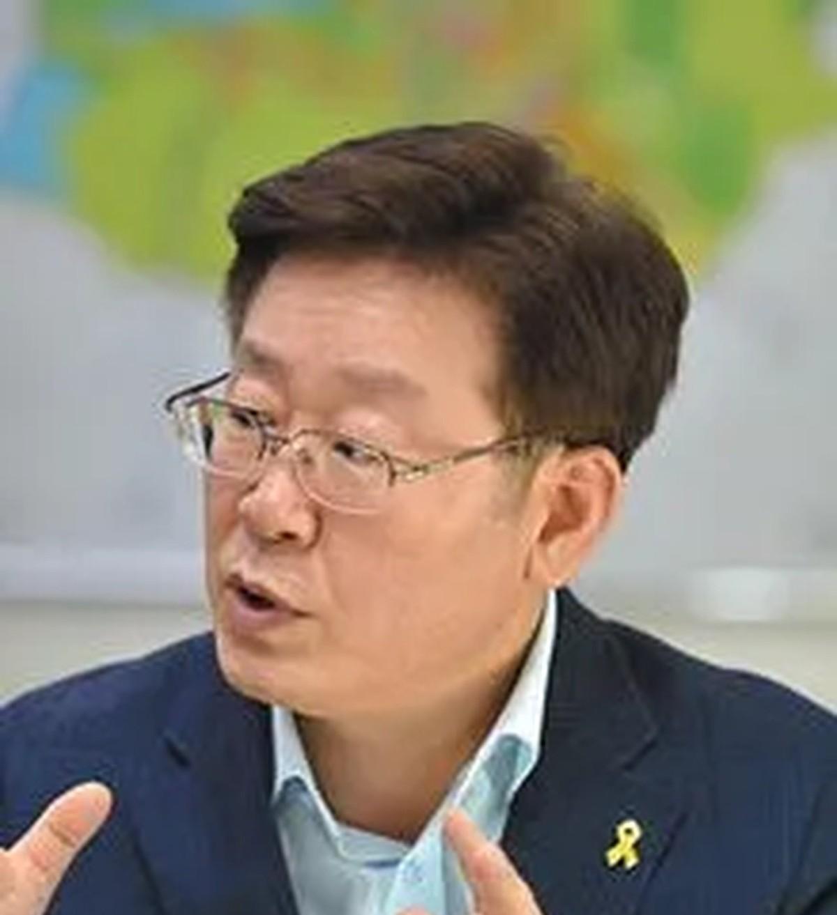 韩媒称李在明拒绝中方阅兵邀请，反邀中国参加韩国APEC峰会。韩政府坚持