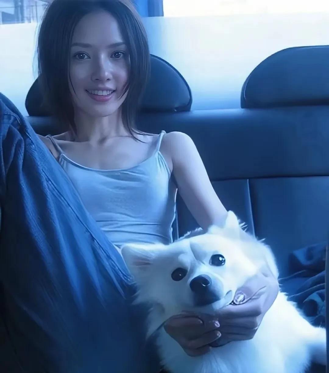 郭碧婷嫁给向佐后，变化真不小。以前她状态超好，模样清新又灵动。可婚后感觉慢慢变了