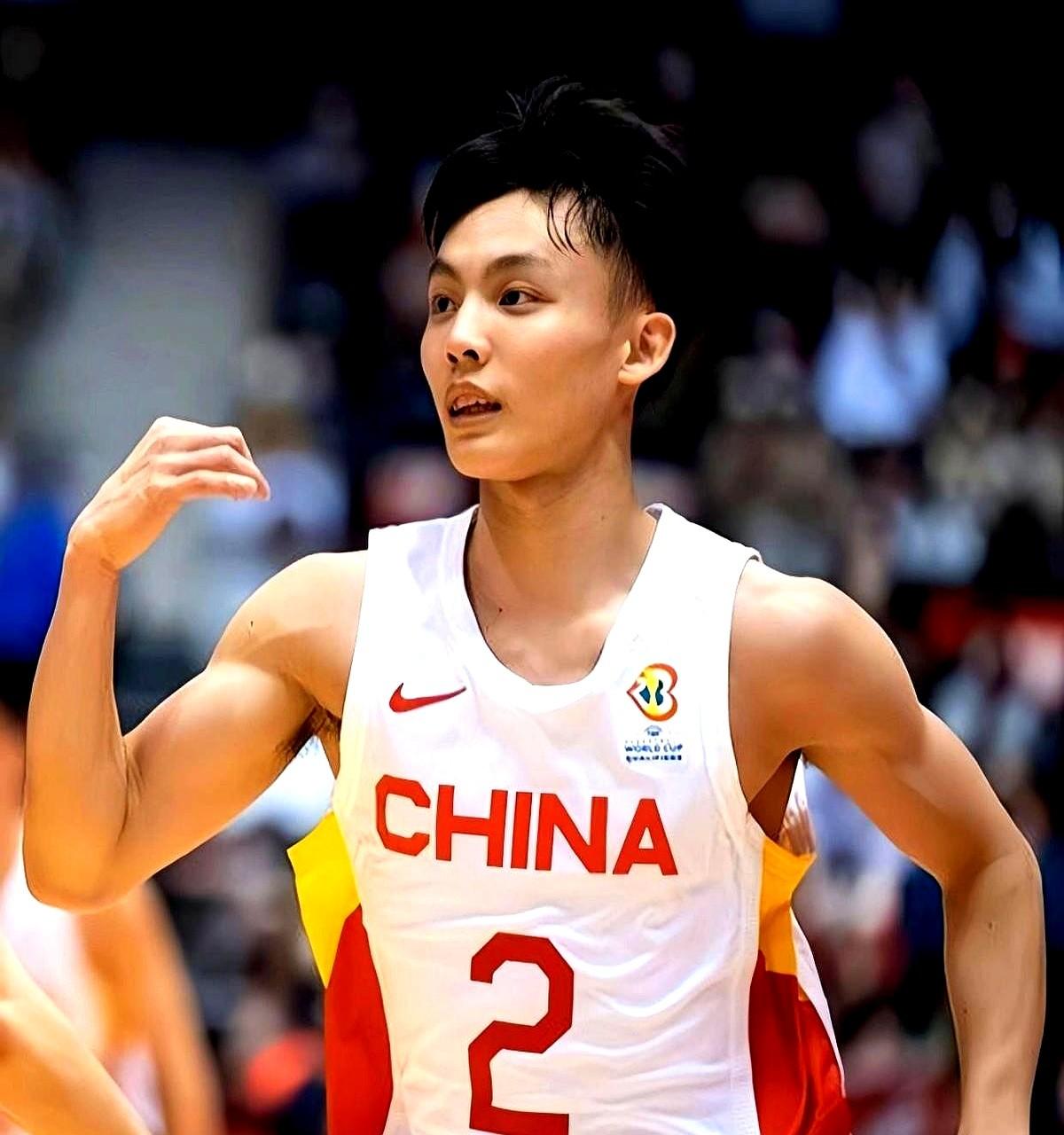 郭士强和徐杰，根本就不是一个路子的球员和教练。郭士强的篮球理念，还是停留在过