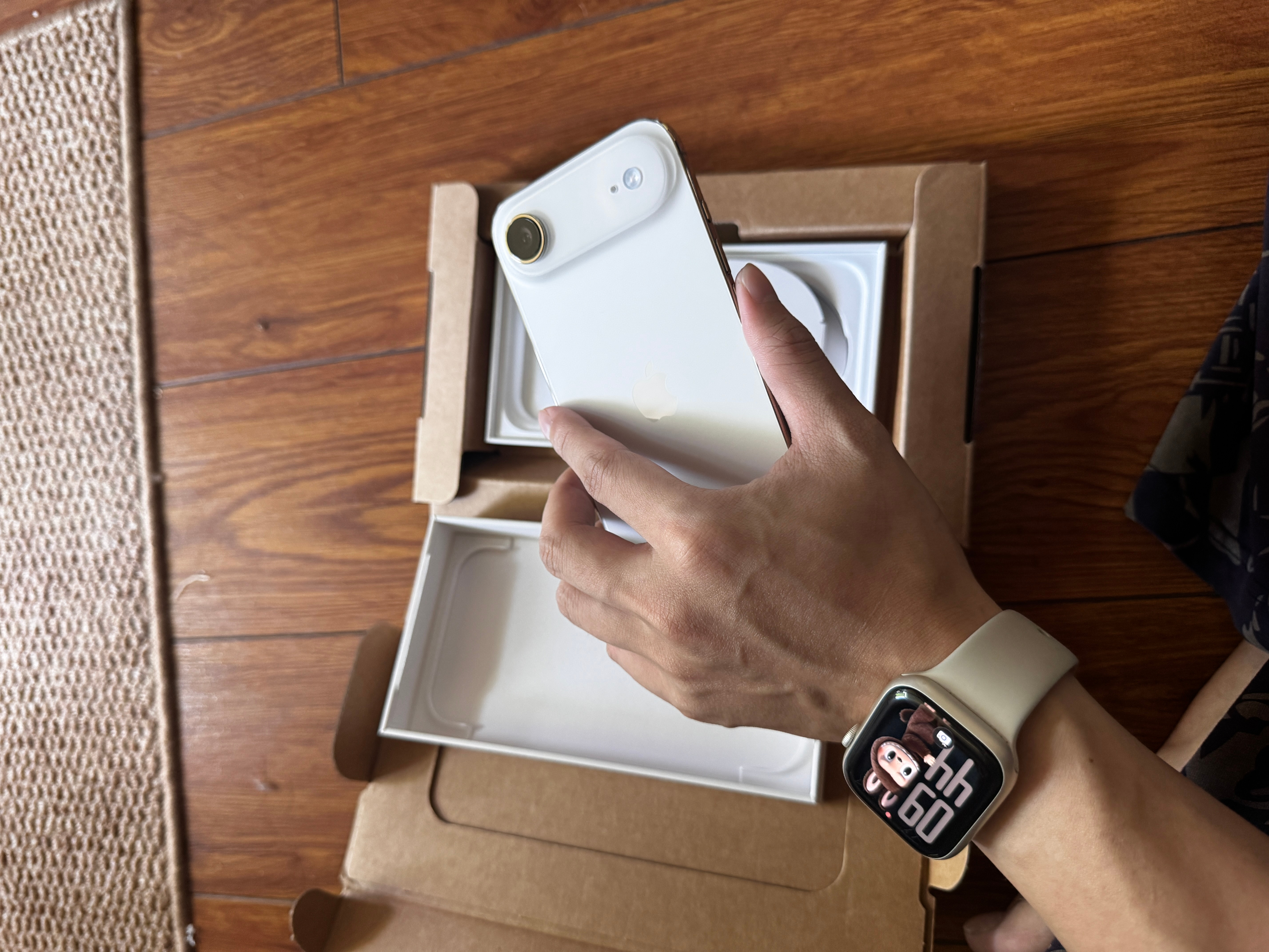 air确实很漂亮，手感很好～esim、续航、拍照接下来持续体验一下苹果手机​​