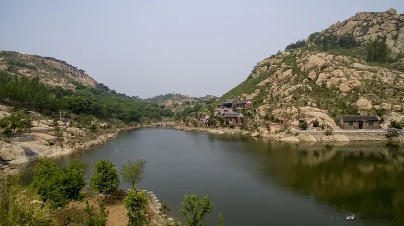 作为泰安人，去徂徕山乡村旅游那简直是太惬意了。徂徕山空气清新得没话说，山上树木