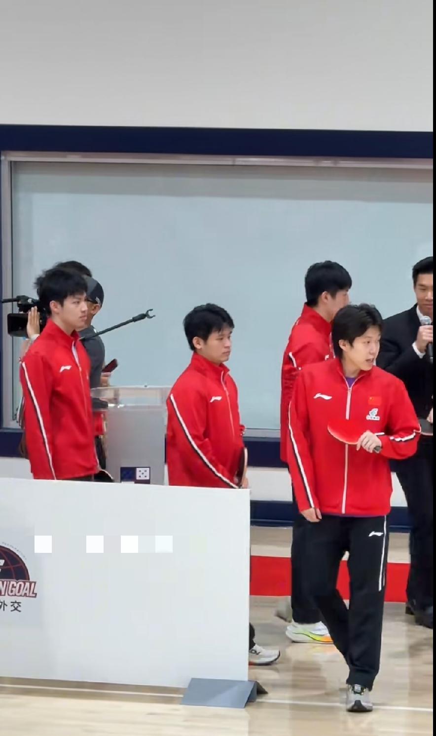 小球续佳话！王楚钦孙颖莎走进美国校园，续写乒乓外交55周年情谊纪念中美乒乓