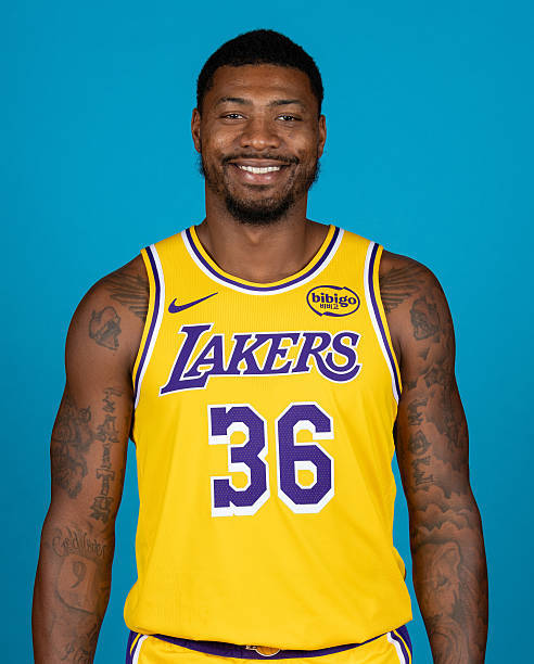 雷迪克谈斯玛特：“他正朝着本周内出战的方向发展。球队原本预计斯玛特会更早回归，同