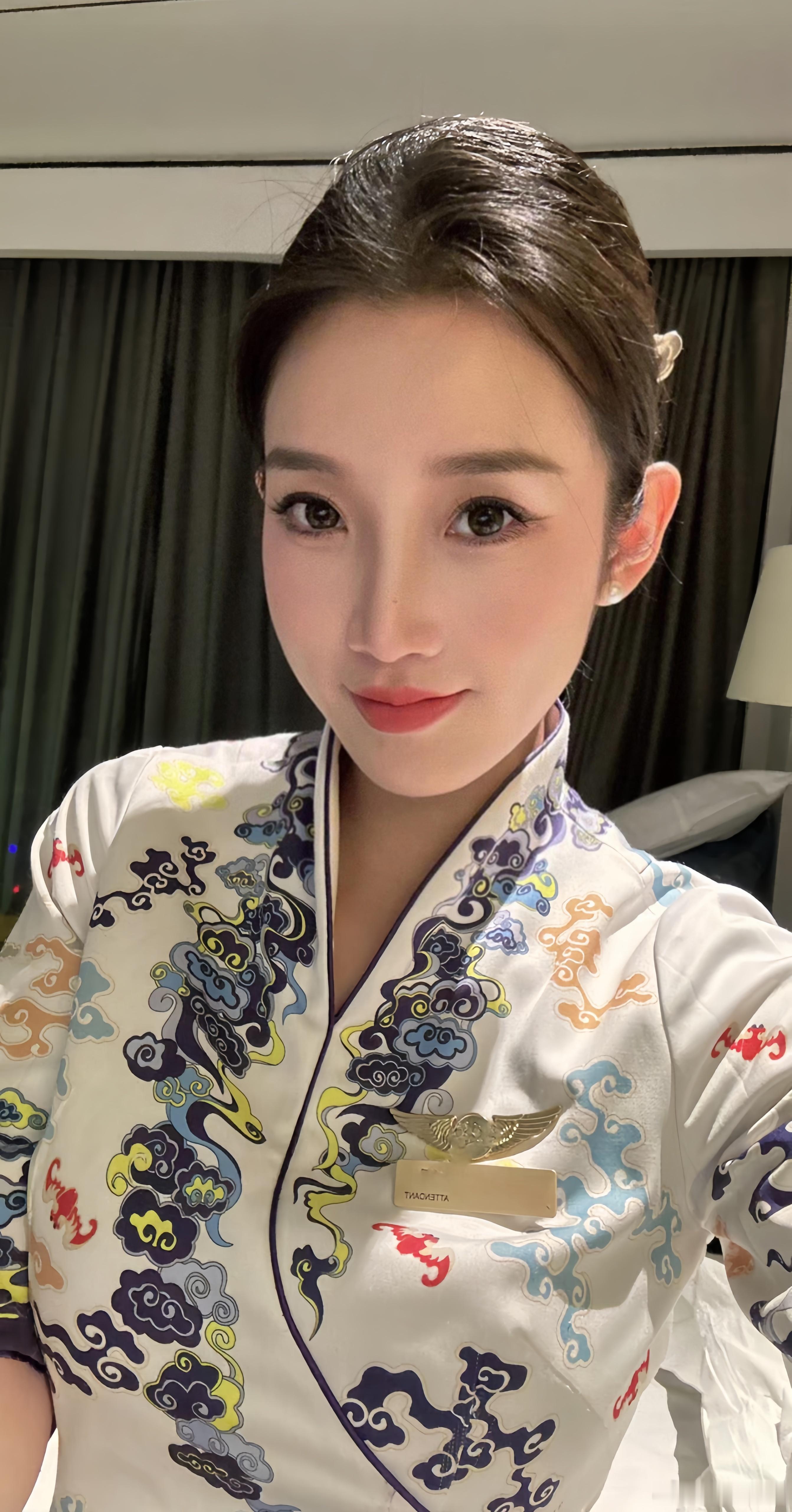 海航空姐的制服照，又美又飒。​​​