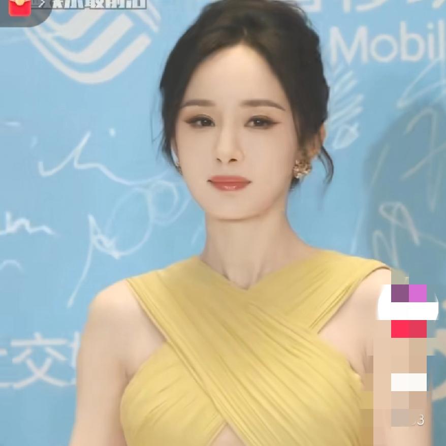 真绝了！2025尖叫之夜女明星红毯生图直接杀疯了，年龄从来不是她们的颜值枷锁