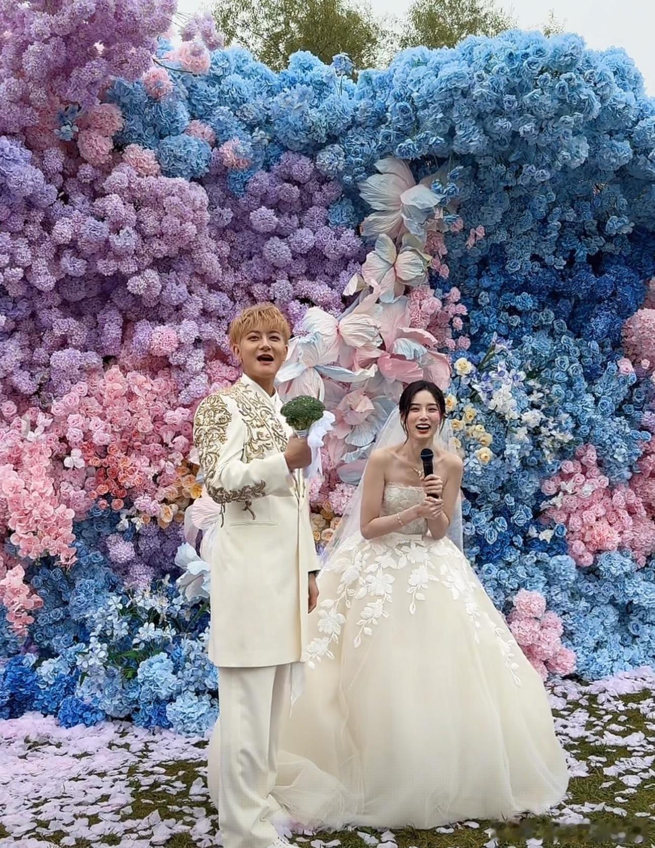 黄子韬徐艺洋的婚礼乐子也太多了吧！新郎新娘扔了三次捧花，居然还有西蓝花男生女生未