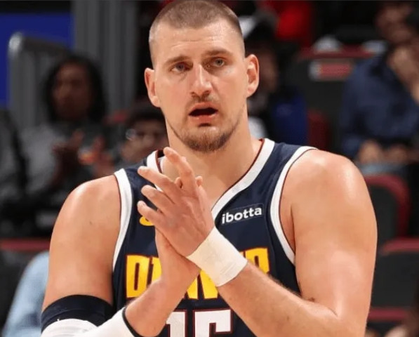 根据ESPN的消息，尼古拉-约基奇有望在一月底复出。根据此前消息，尼古拉-约基