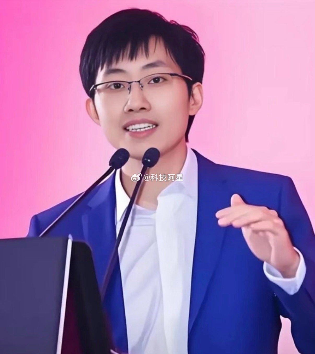 梁文锋为何不做超级APP说句很直白的话，我觉得不是他做不出来，是他根本瞧不上这个