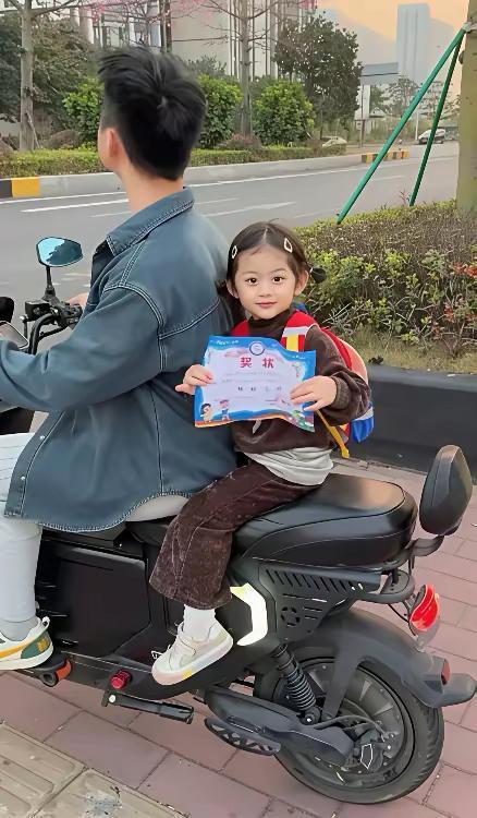 不服不行，谁让人家有奖状呢