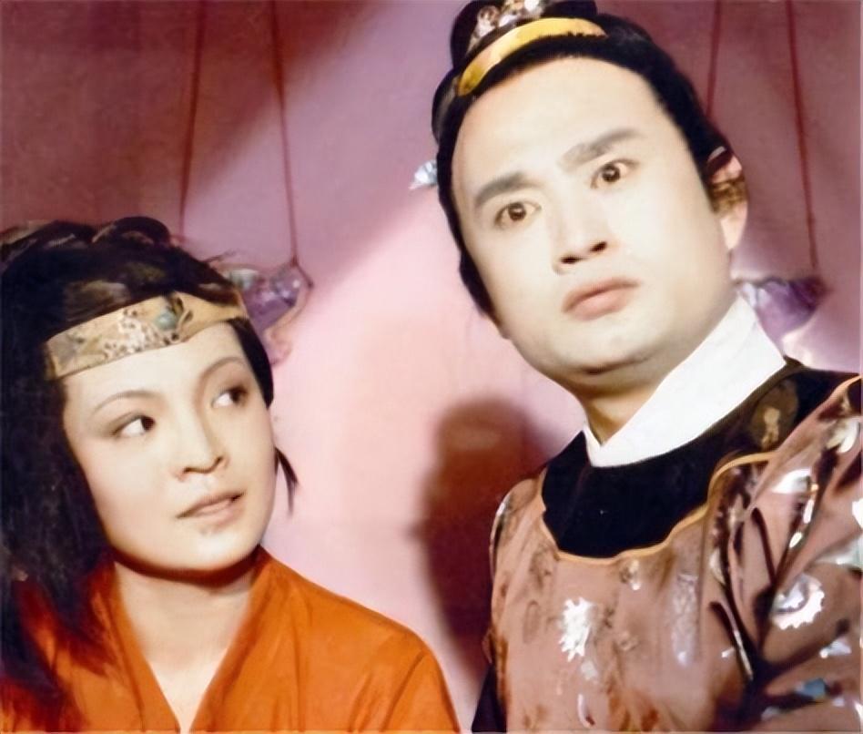 人多以为，薛家自第四回进京之后，便一直寄居贾府，其实未必然，薛家其实只是暂住，后