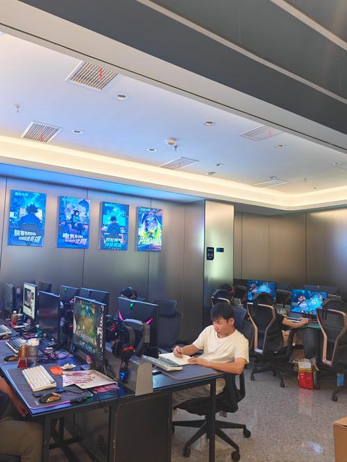 从人满为患到接连倒闭，几乎“消失”的网吧，为何忽然复活了？你要是搁五六年前