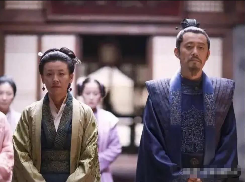 一句'你自己打车吧'，他们离婚了。网友吵翻了：有人说他活该，有人说女人矫情——但