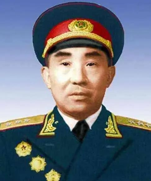 1958年，他重回军队，罗荣桓问毛主席，“该补什么军衔？”毛主席想了想，说，“以