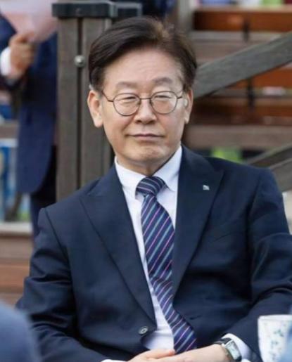 对中国降格了！九三大阅兵马上就要开始了，中国给周边国家都发了邀请，韩国当然也在其