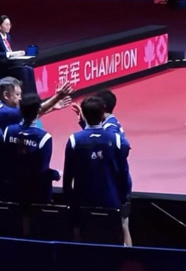 我那个病又犯了怎么站不稳还下意识抓人家衣服的