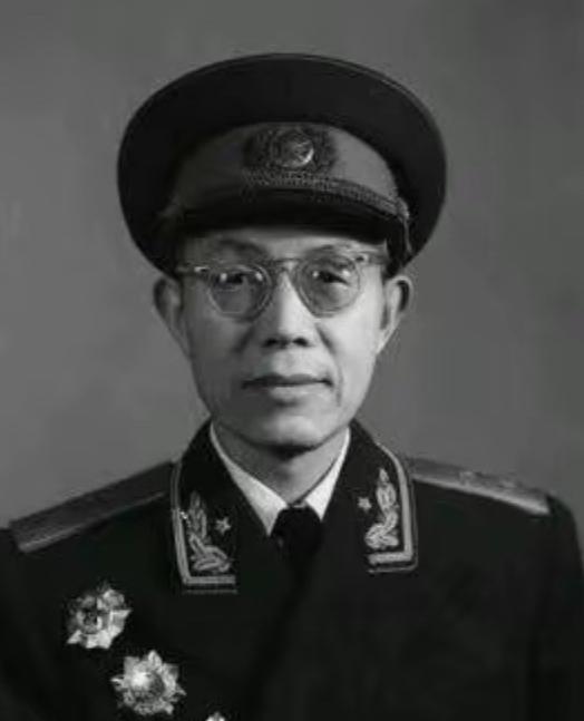 1937年，西路军侦察部长欧阳毅逃亡途中偶遇东北军，对方竟然好酒好菜招待他，欧阳